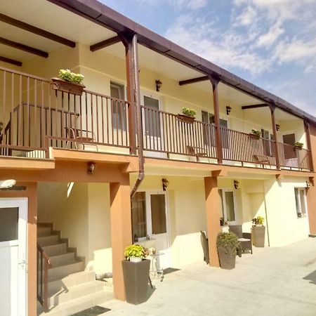 Camere De Inchiriat Carpati Hunedoara Bagian luar foto