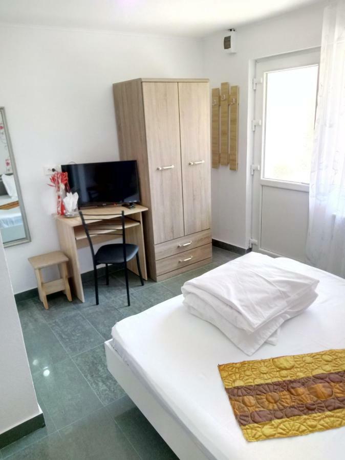 Camere De Inchiriat Carpati Hunedoara Bagian luar foto