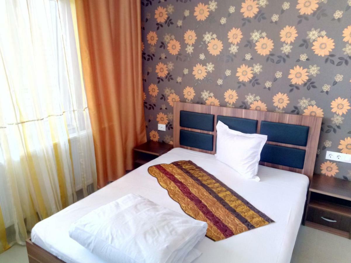 Camere De Inchiriat Carpati Hunedoara Bagian luar foto