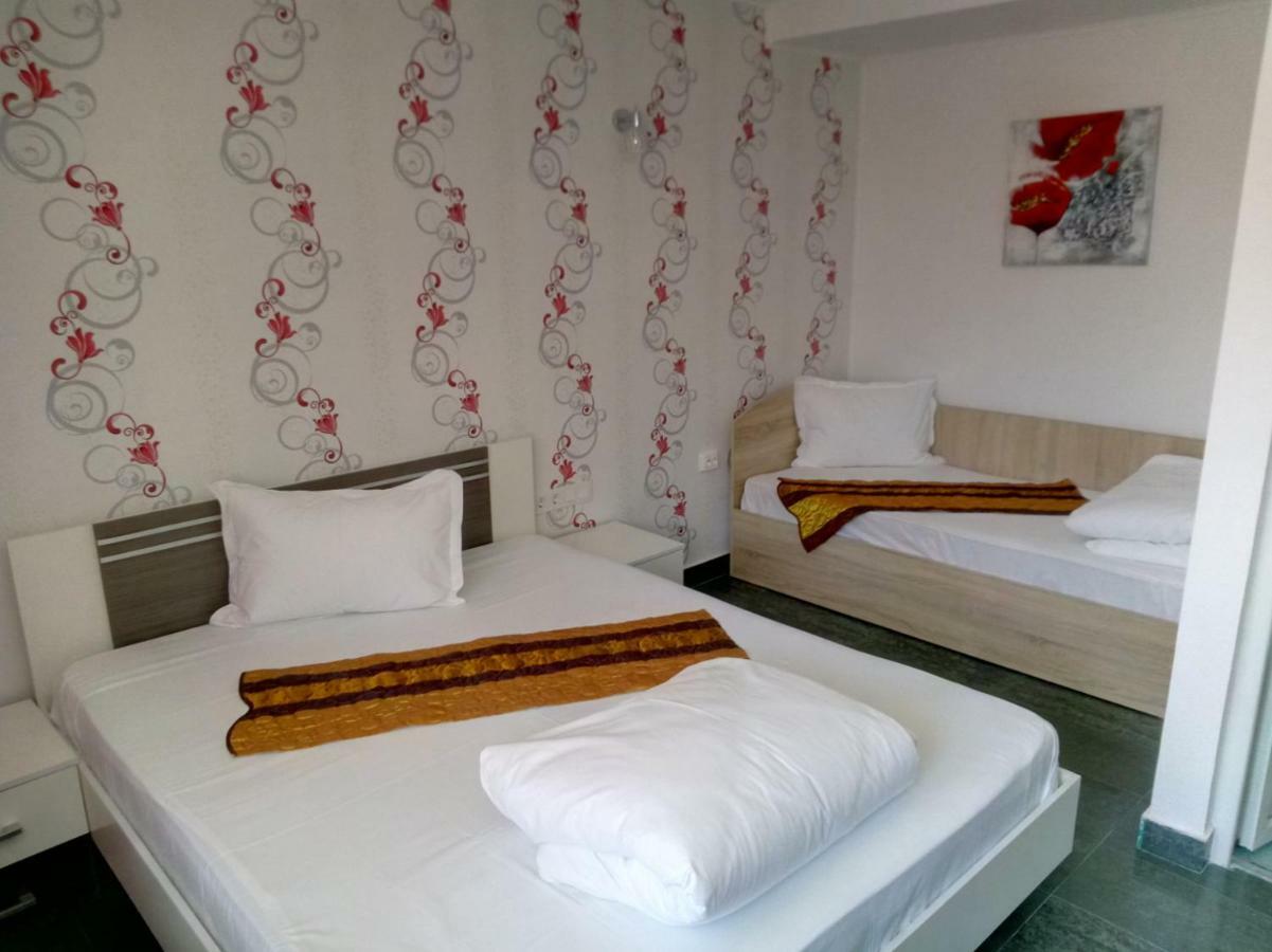 Camere De Inchiriat Carpati Hunedoara Bagian luar foto