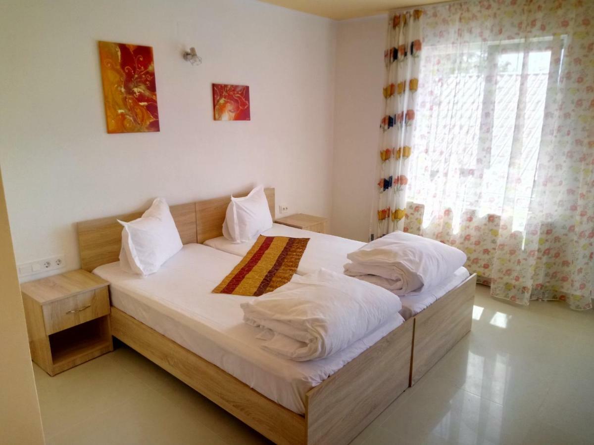 Camere De Inchiriat Carpati Hunedoara Bagian luar foto