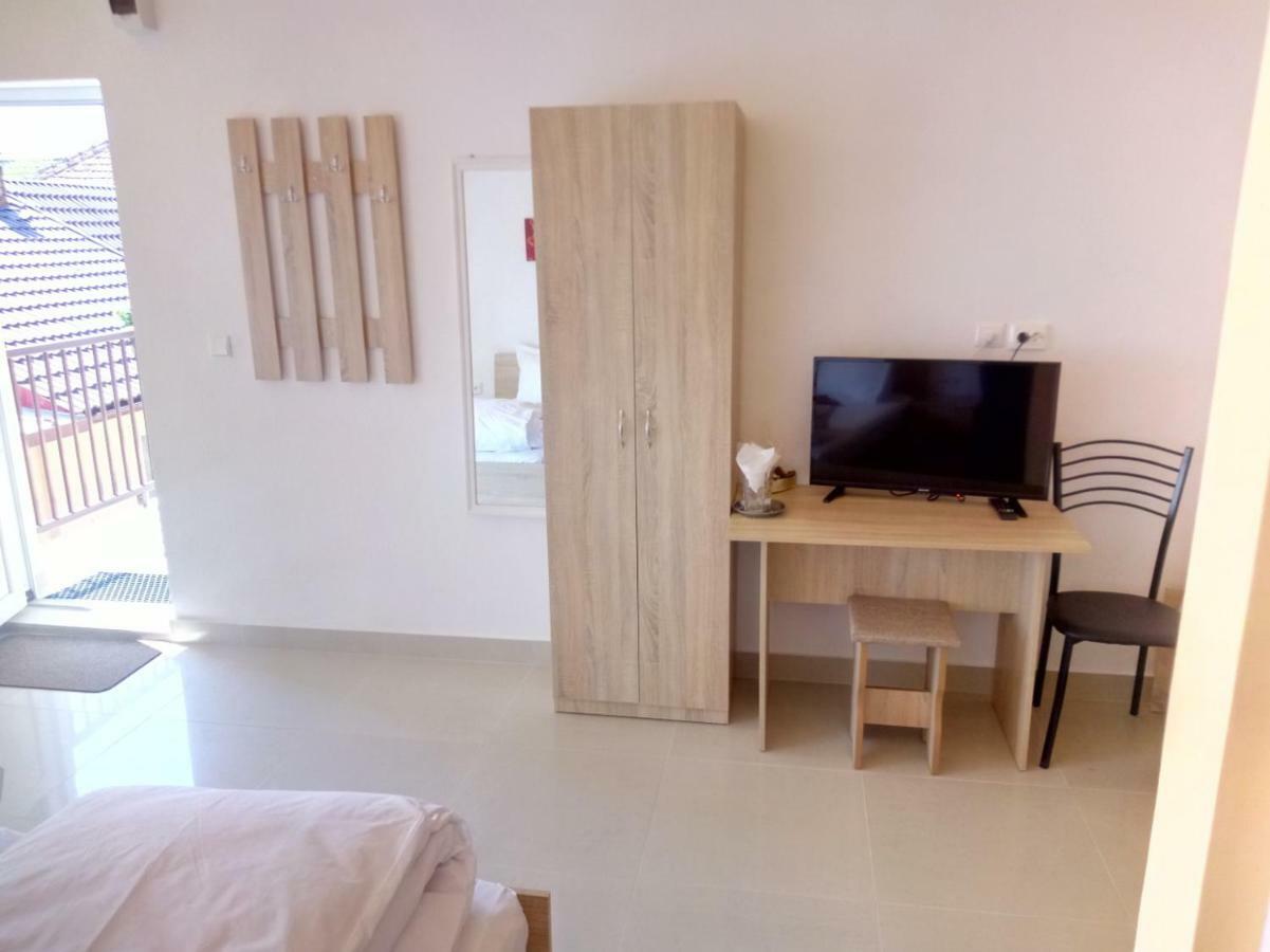 Camere De Inchiriat Carpati Hunedoara Bagian luar foto