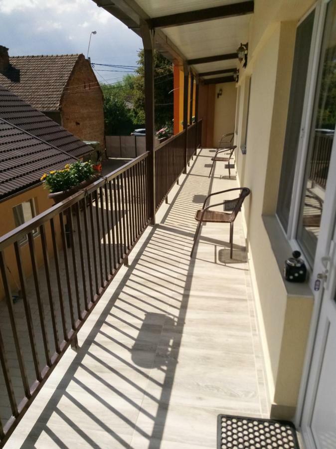 Camere De Inchiriat Carpati Hunedoara Bagian luar foto