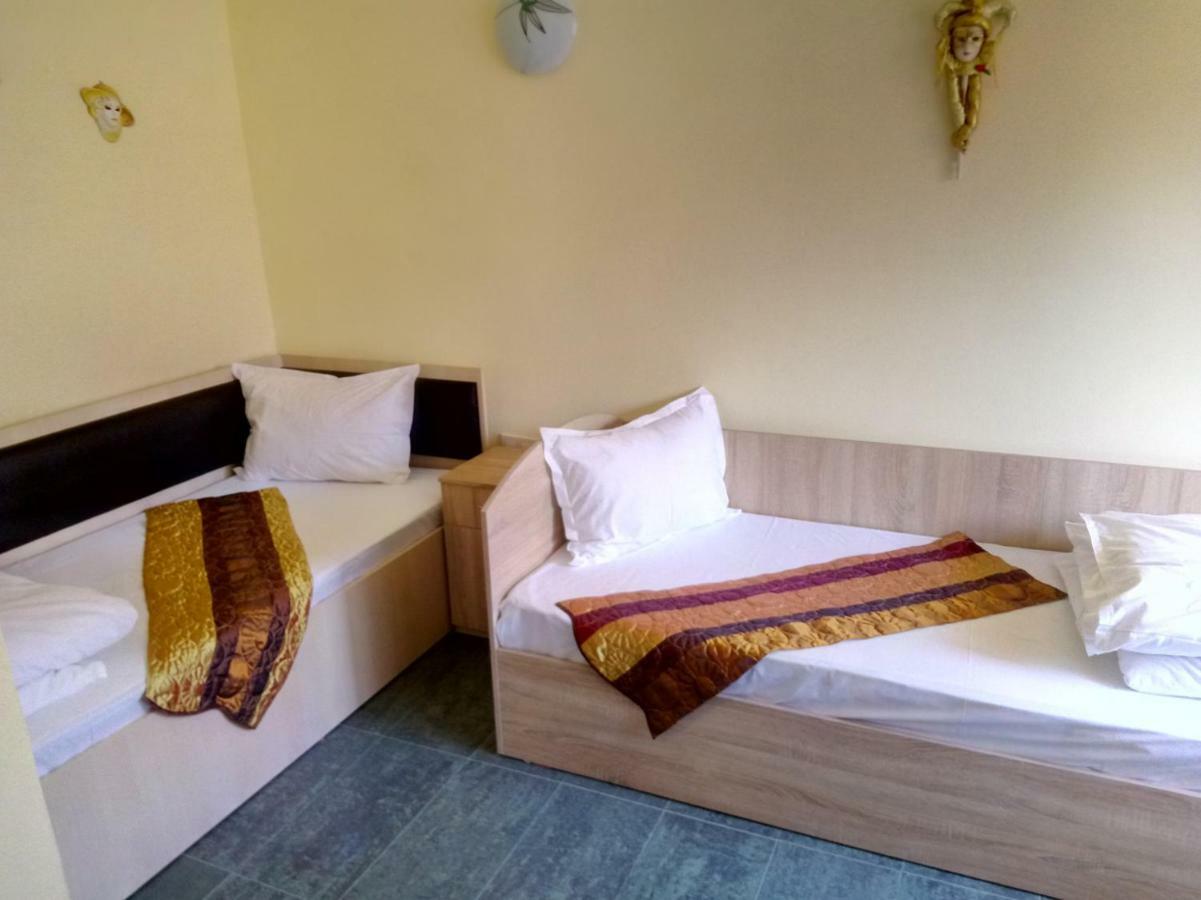 Camere De Inchiriat Carpati Hunedoara Bagian luar foto
