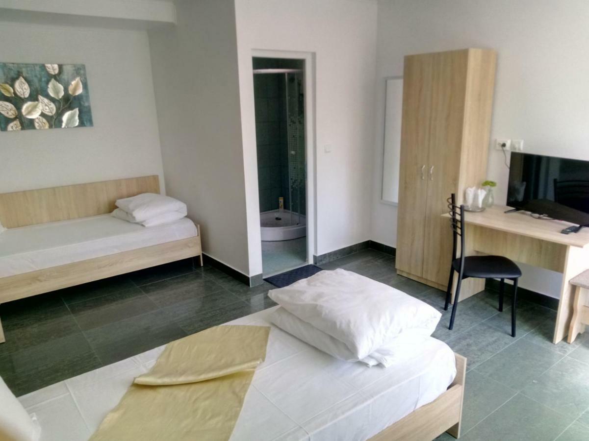 Camere De Inchiriat Carpati Hunedoara Bagian luar foto
