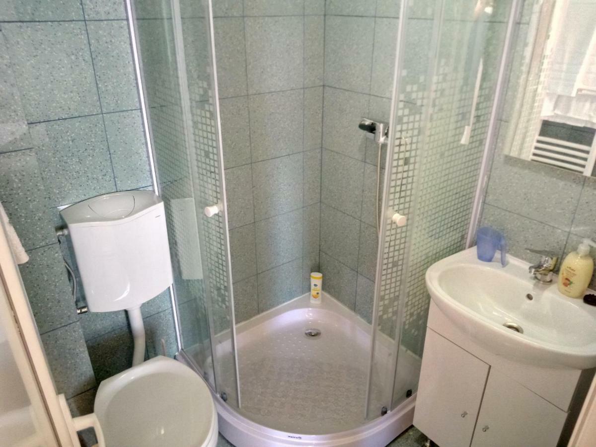 Camere De Inchiriat Carpati Hunedoara Bagian luar foto