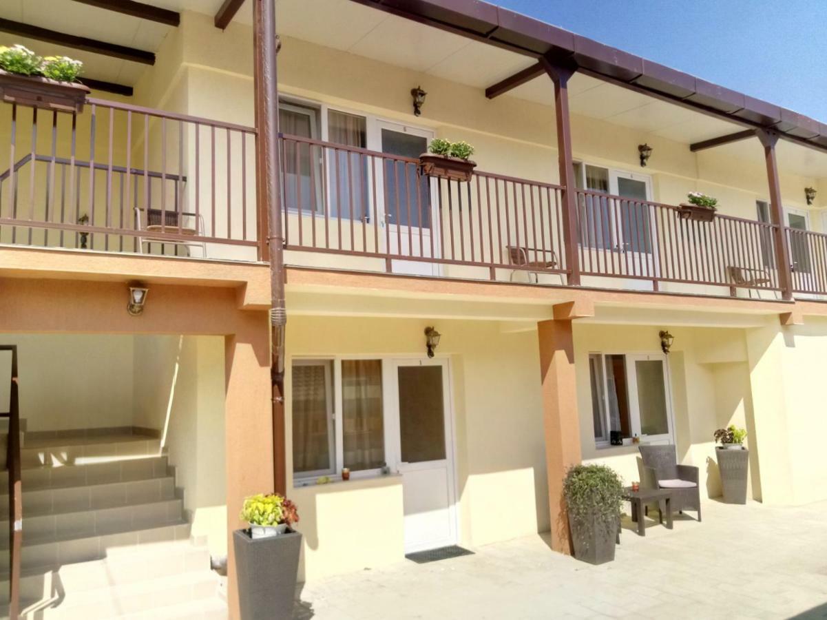 Camere De Inchiriat Carpati Hunedoara Bagian luar foto