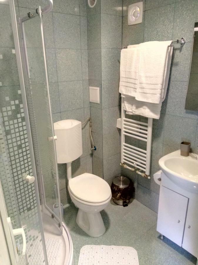 Camere De Inchiriat Carpati Hunedoara Bagian luar foto