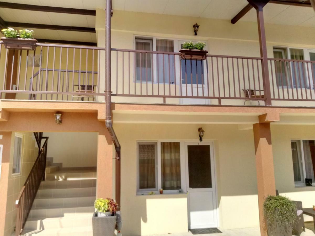Camere De Inchiriat Carpati Hunedoara Bagian luar foto