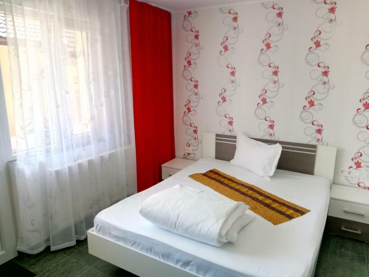 Camere De Inchiriat Carpati Hunedoara Bagian luar foto