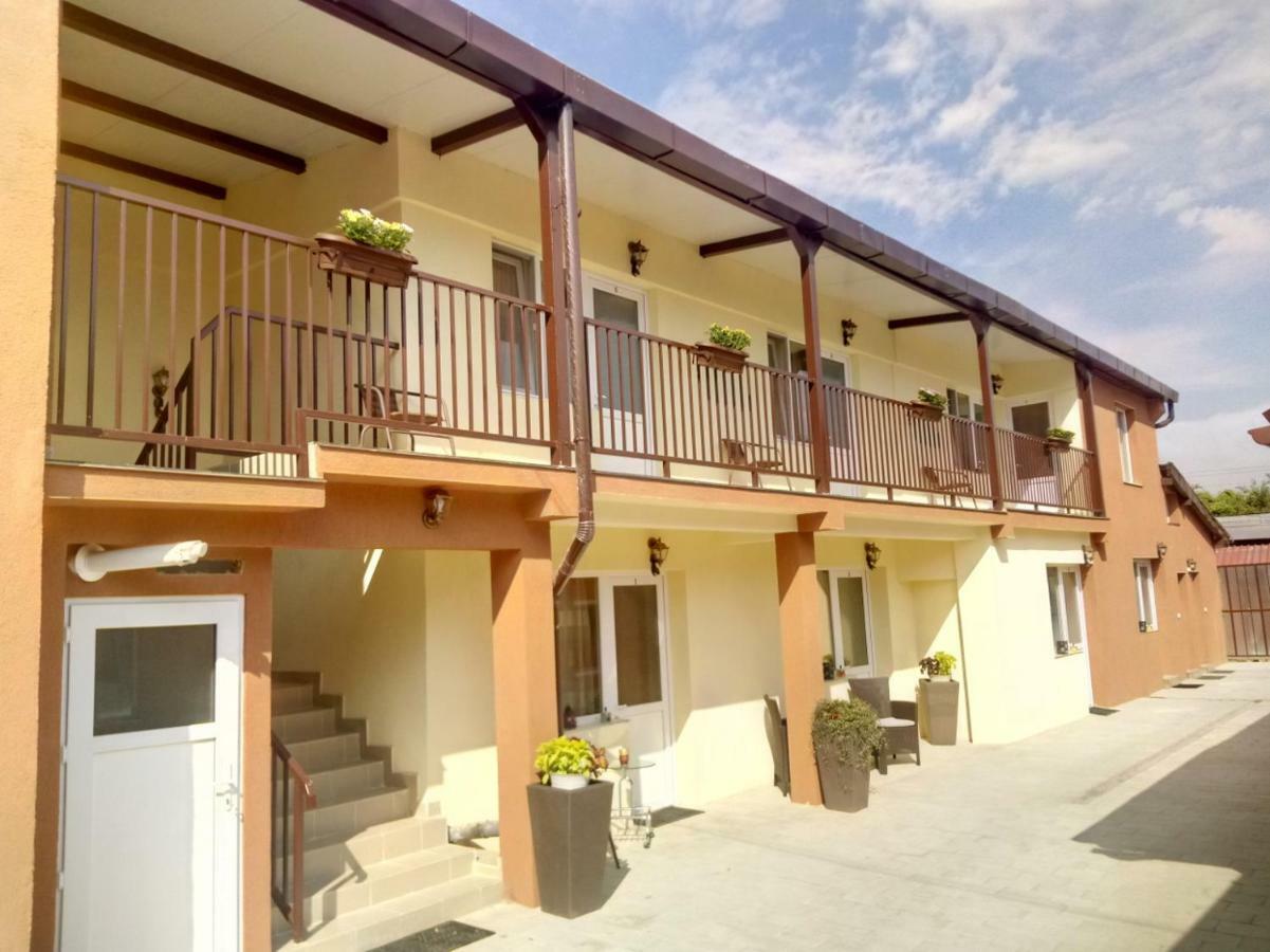 Camere De Inchiriat Carpati Hunedoara Bagian luar foto
