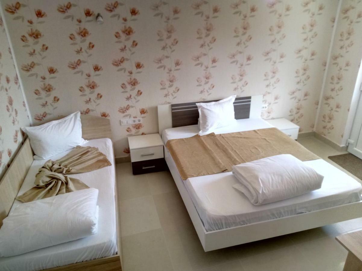 Camere De Inchiriat Carpati Hunedoara Bagian luar foto